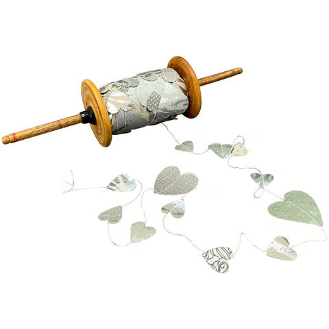 Papiergirlande "Herzen" auf Holzspule